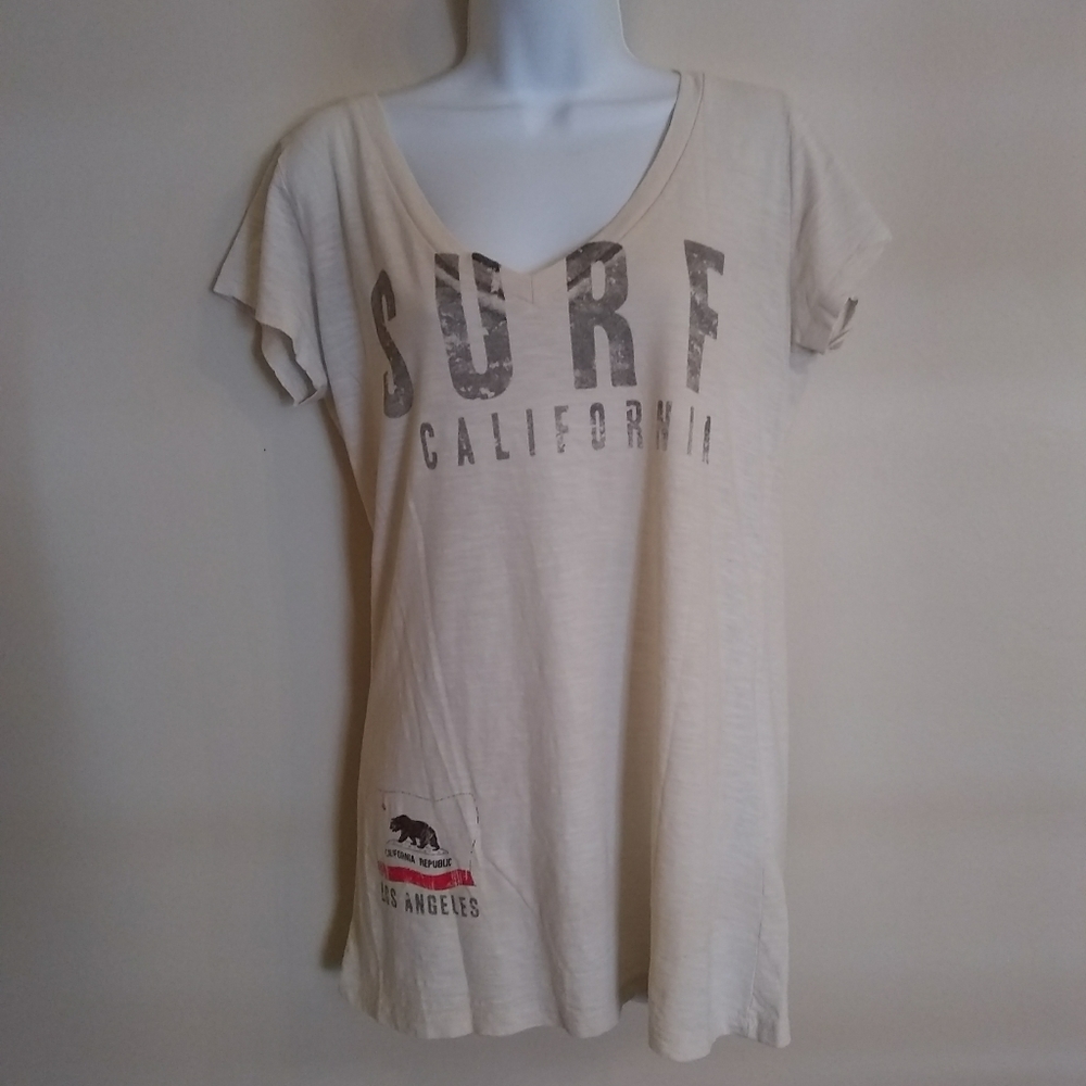 🌼3/25 Tech styles new cream California v-neck tee